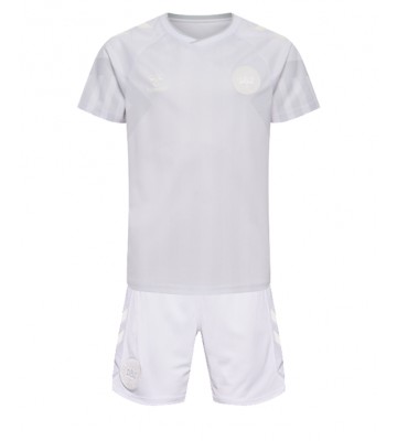 Maillot de foot Danemark Extérieur enfant Monde 2022 Manches Courte (+ pantalon court)